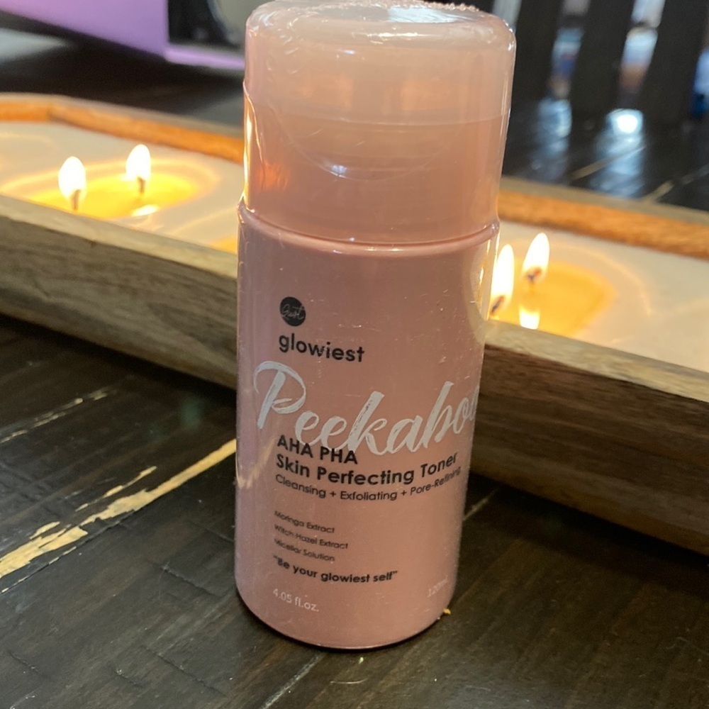 Glowiest peekaboo aha pha skin perfecting toner